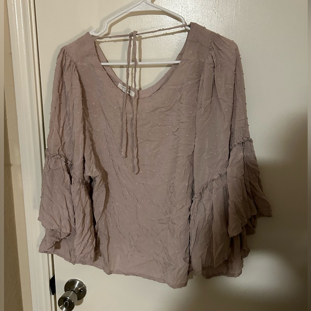 Medium ruffled top